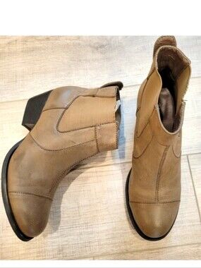 2 LIPS TOO TAN ANKLE BOOTIES SIZE 7